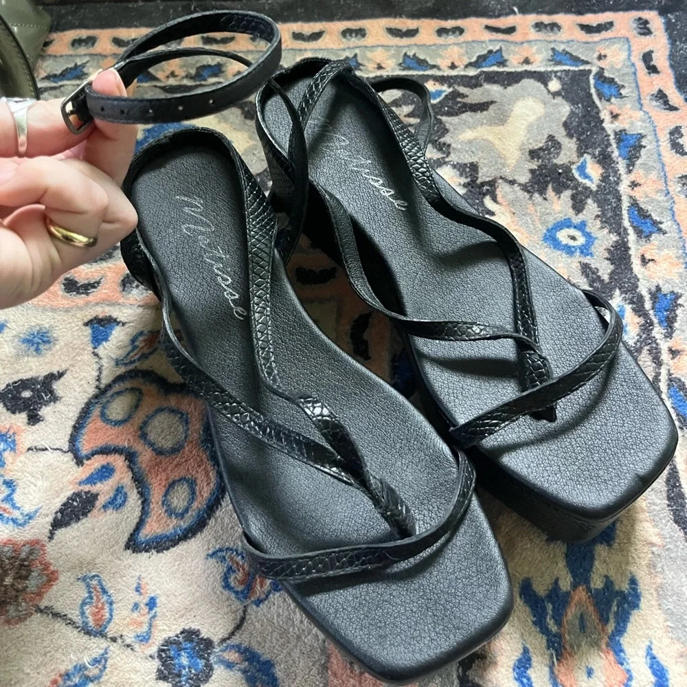 Black Matisse Sandals - Picture 1 of 2